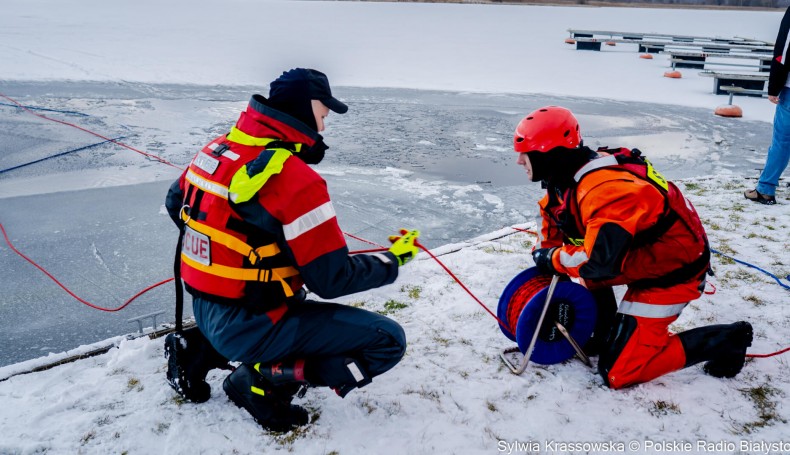 Ćwiczenia z działań na lodzie, fot. Sylwia Krassowska