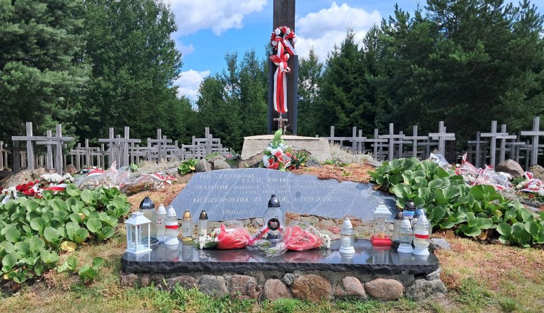 Fotografia wykonana 15.07, już po usunięciu wieńców, fot. Katarzyna Turowicz