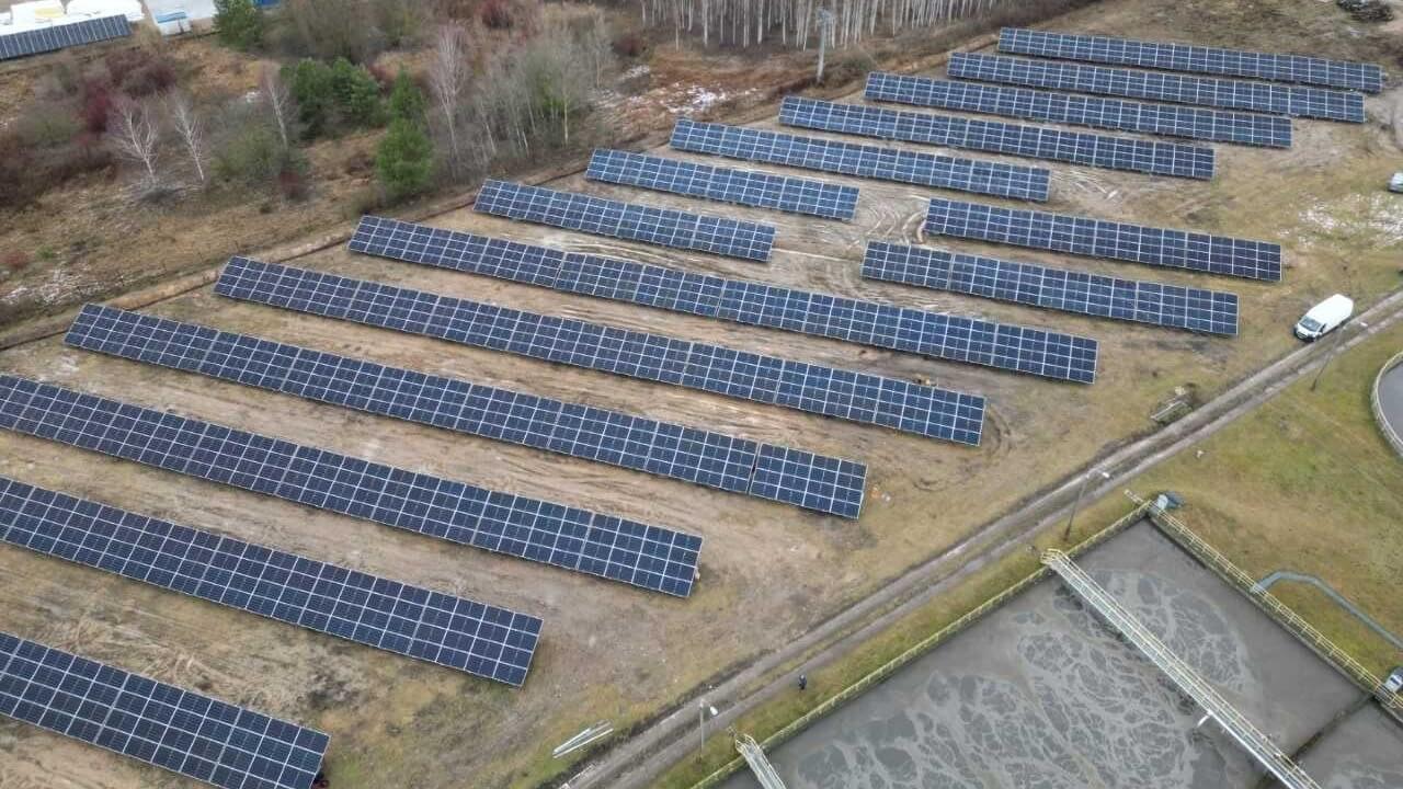 Augustowska farma fotowoltaiczna zajmuje obszar 1 ha, 14.03.2025, fot. Iza Kosakowska