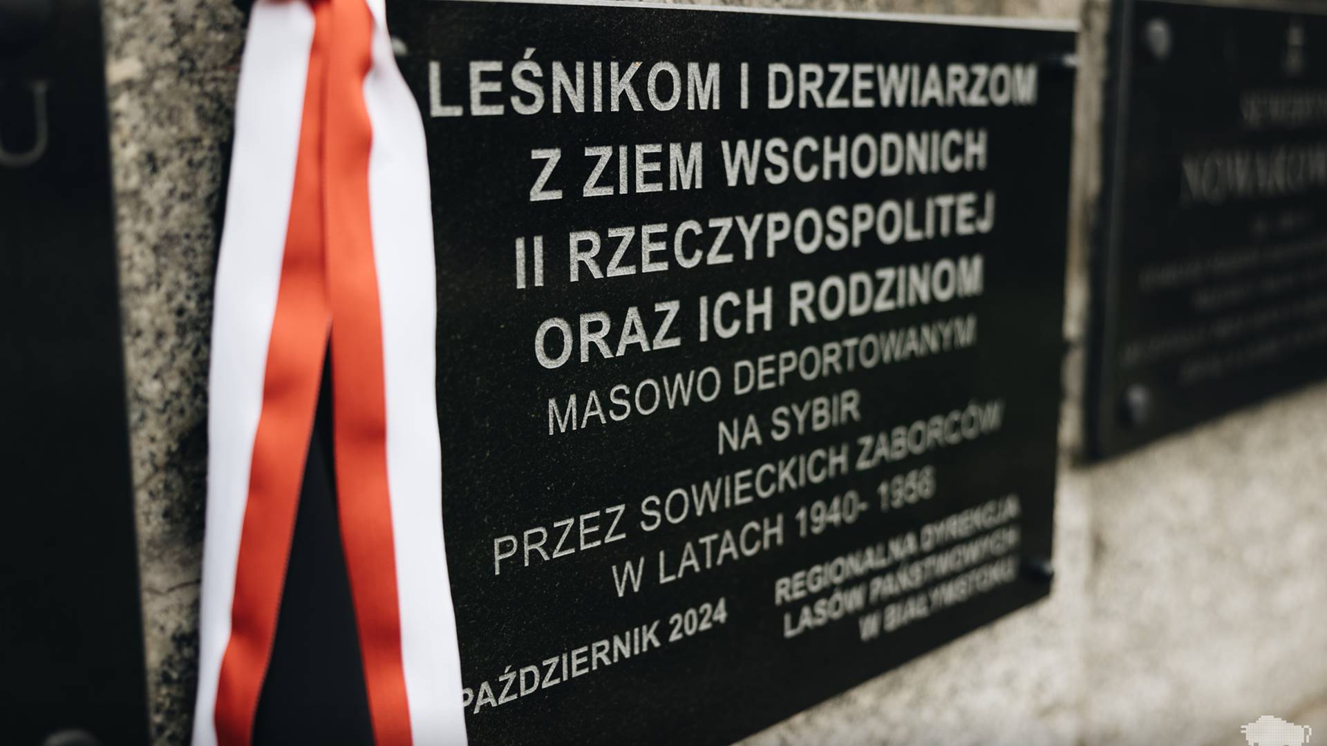 W Białymstoku odsłonięto tablicę upamiętniającą leśników wywiezionych na Syberię, 31.10.2024, fot. Krzysztof Łapiński / UMWP