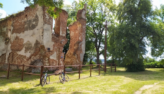 Ruiny kościoła w pobliżu Góry Zamkowej w Mielniku, fot. Marcin Mazewski