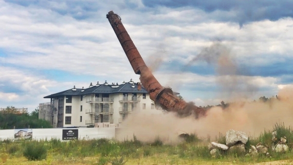 Detonacja komina na Lipowcu w Augustowie, 2024.06.26 fot. Karol Prymaka