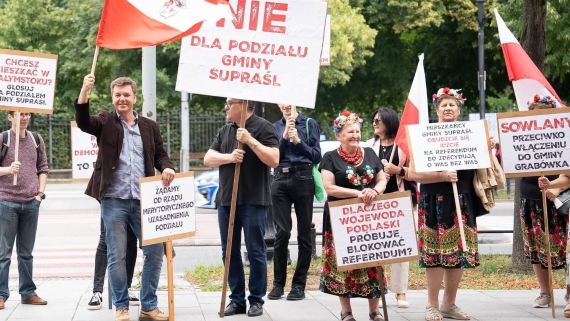 Protest mieszkańców Supraśla przed KPRM, 25.07.2024, fot. Supraśł Nasza Gmina/Facebook