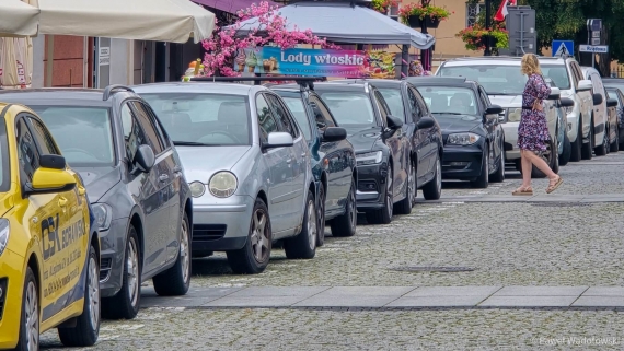 Strefa parkowania w Łomży, 25.07.2024, fot. Paweł Wądołowski