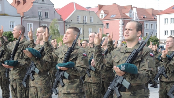 Przysięga 18. Łomżyńskiego Pułku Logistycznego, 10.08.2024, fot. Adam Dąbrowski