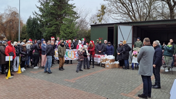 Świąteczne paczki od Stowarzyszenia "Droga", 22.12.2024, fot. Marcin Gliński