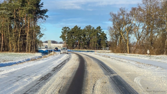 Oblodzone drogi w Podlaskiem, fot. Paweł Wądołowski