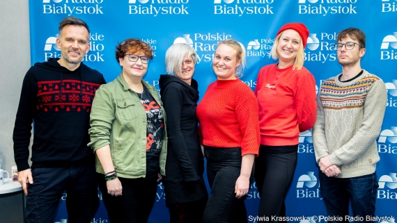 Andrzej Bajguz, Daria Ostapczuk - wokalistka Waterside, Magda Juchnowicz, Karolina Tobiaszewska i Dominika Baszeń z zespołu Trawka oraz Mariusz Bek z zespołu Przechery i Zmiany Klimatu, fot. Sylwia Krassowska