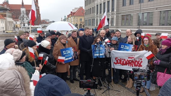 Konferencja prasowa polityków i działaczy Prawa i Sprawiedliwości podsumowująca zbieranie podpisów pod kandydaturą Karola Nawrockiego, 18.03.2025, fot. Marcin Gliński