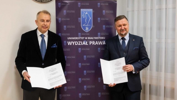 Podpisanie porozumienia między Wydziałem Prawa UwB a Wojewódzkim Sądem Administracyjnym w Białymstoku, fot. Bartłomiej Gawron/Wydział Prawa UwB