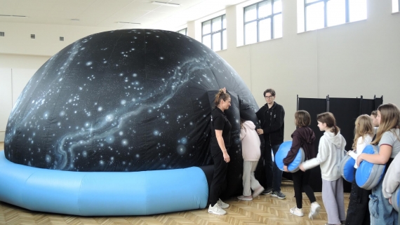 Mobilne planetarium zagościło w szkole podstawowej nr 5 w Łomży, 13.03.2025, fot. Adam Dąbrowski