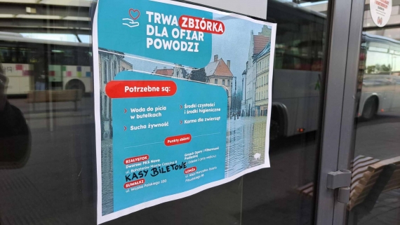 Plakat zachęcający do przekazywania darów na rzecz powodzian, 30.09.2024, fot. Marcin Gliński