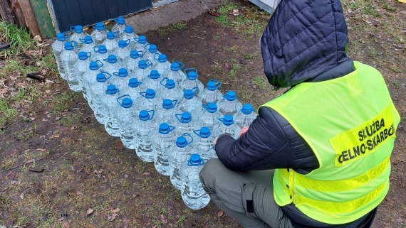 Podlaska KAS zlikwidowała bimbrownię i przejęła nielegalny alkohol, 27.01.2025, fot. KAS