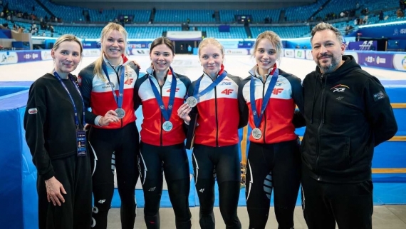 Natalia Maliszewska, Nikola Mazur, Gabriela Topolska i Kamila Stormowska - żeńska sztafeta z historycznym medalem MŚ w short tracku, fot. Rafał Oleksiewicz/PZŁS