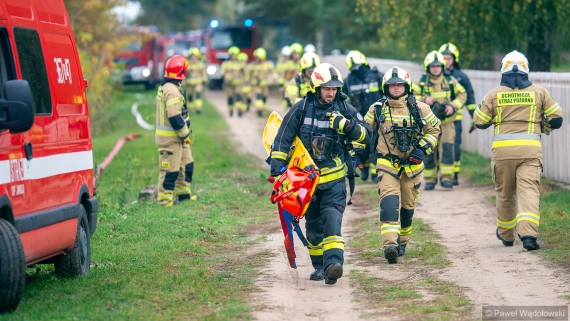 Ćwiczenia strażaków w Skansenie Kurpiowskim, 10.10.2024, fot. Paweł Wądołowski