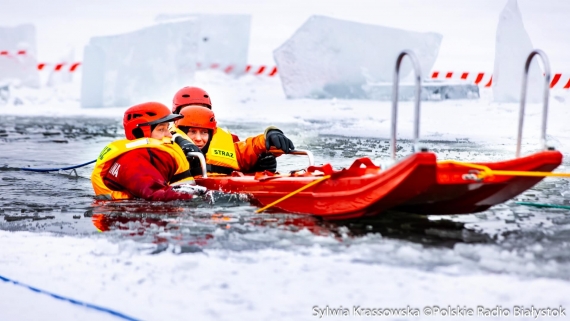 Ćwiczenia strażaków z działań na lodzie, 19.02.2025, fot. Sylwia Krassowska